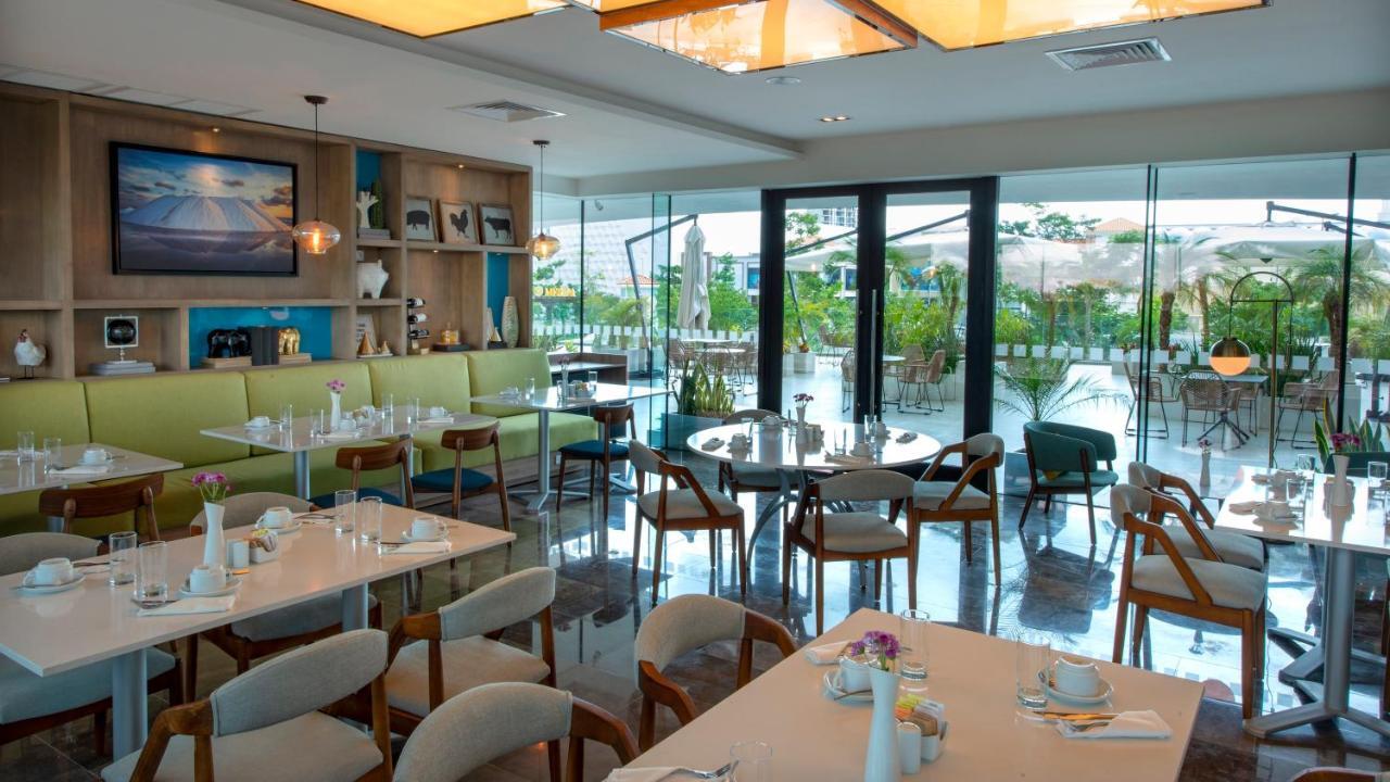 Holiday Inn & Suites - Merida La Isla By Ihg Exterior photo