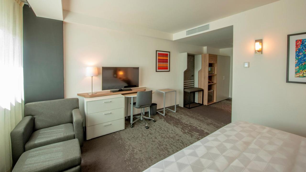 Holiday Inn & Suites - Merida La Isla By Ihg Exterior photo